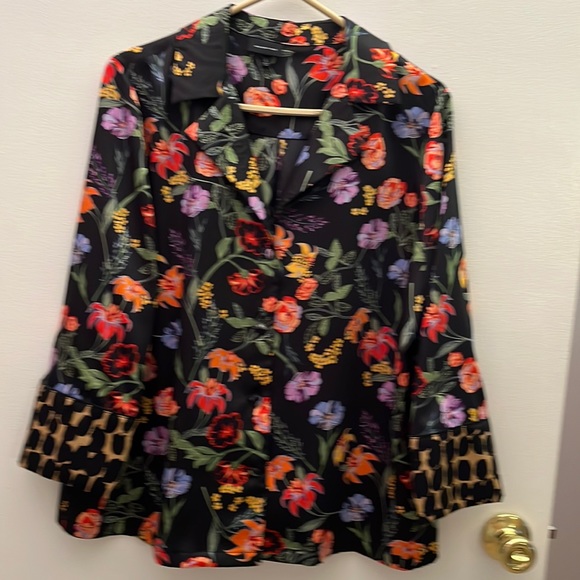 Who What Wear Tops - EUC Who What Wear Blouse